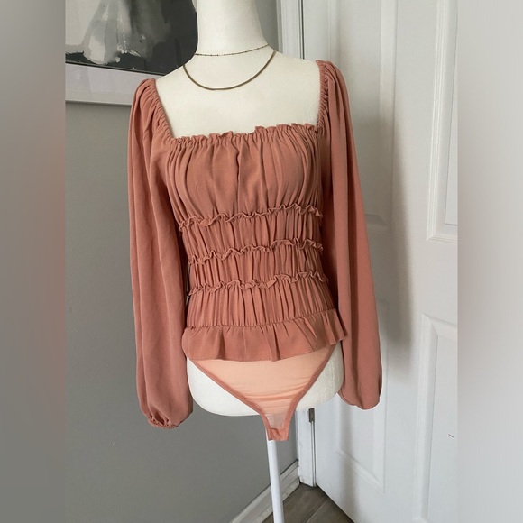 Ruffled blush color top - Picture 2 of 3